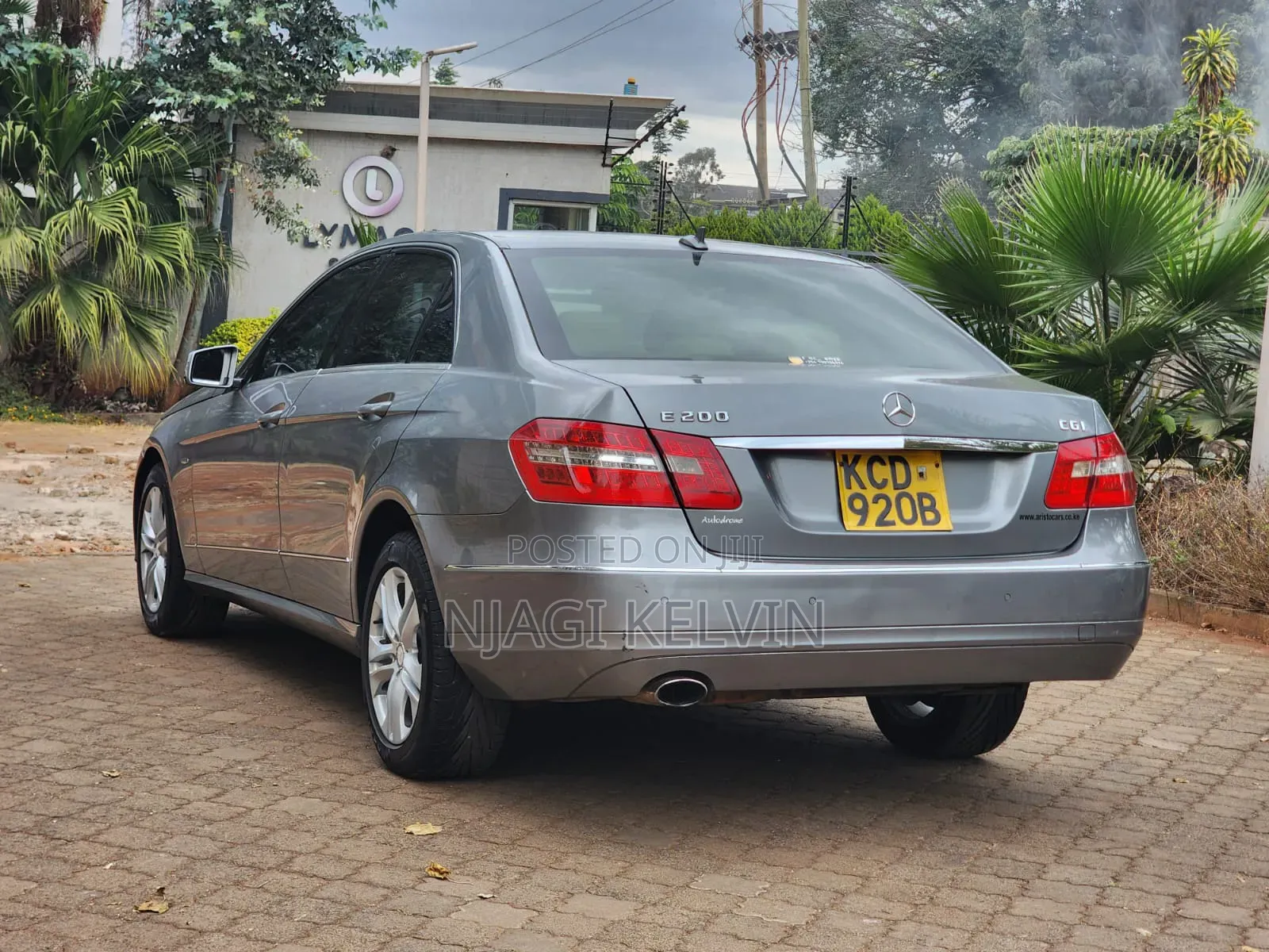 Mercedes-Benz E200 2009 Gray