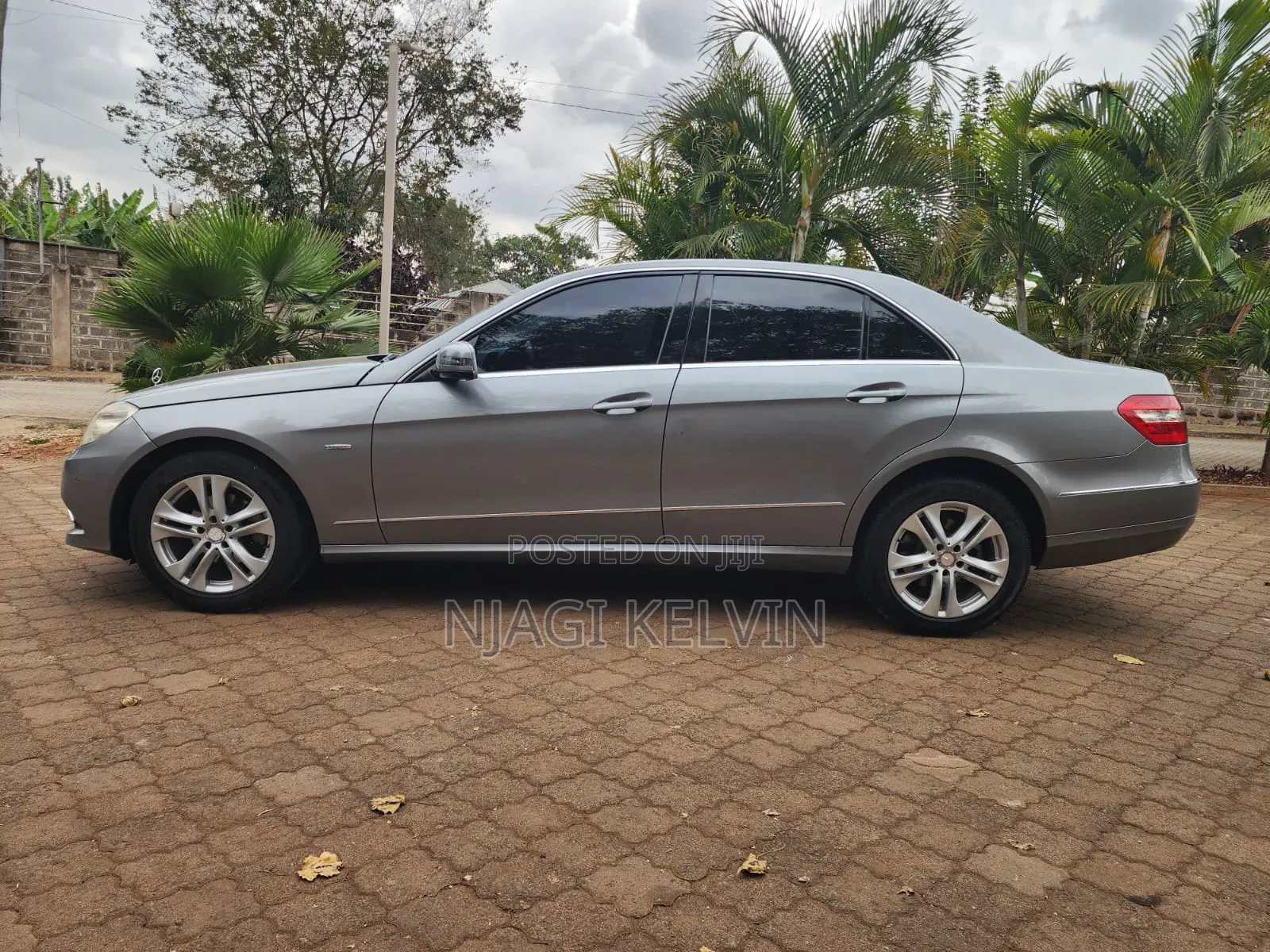 Mercedes-Benz E200 2009 Gray