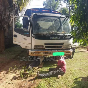 Isuzu FRR 33 2011