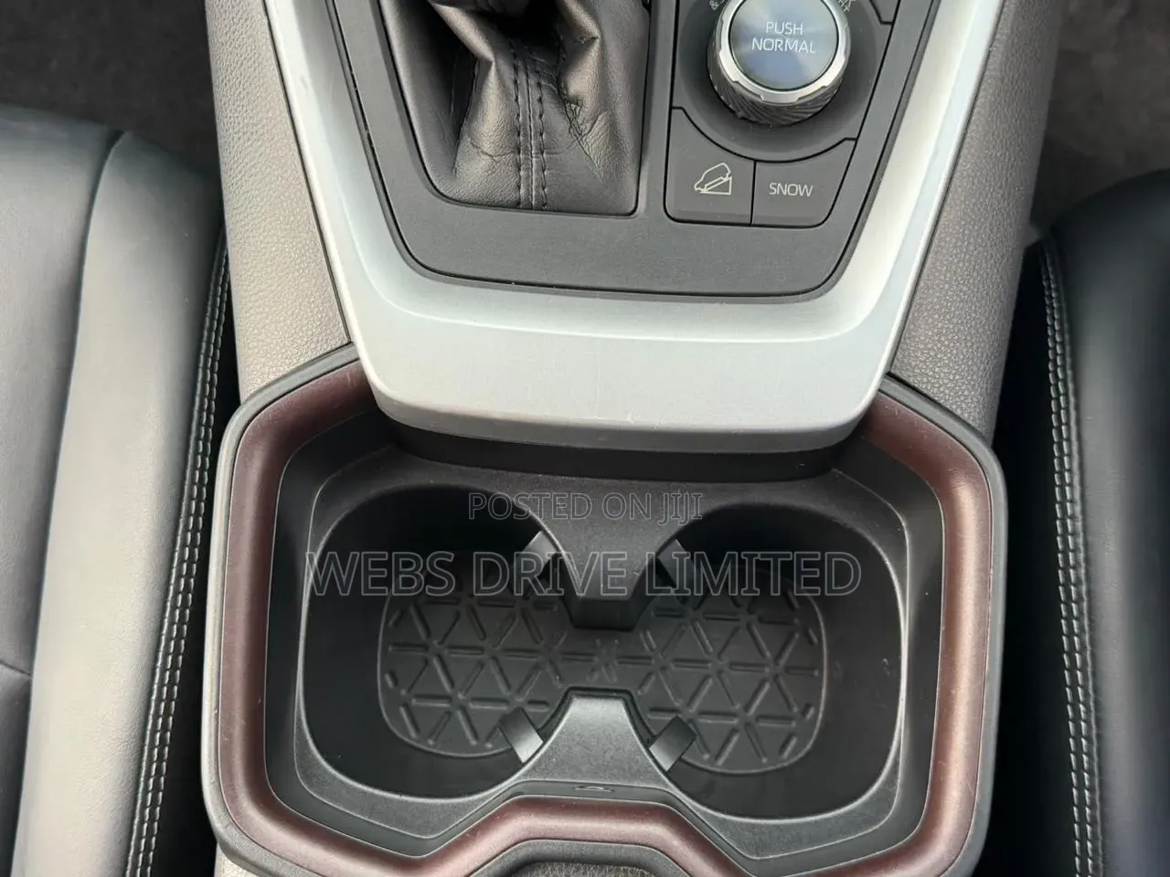 Toyota RAV4 LE AWD 2019 Silver