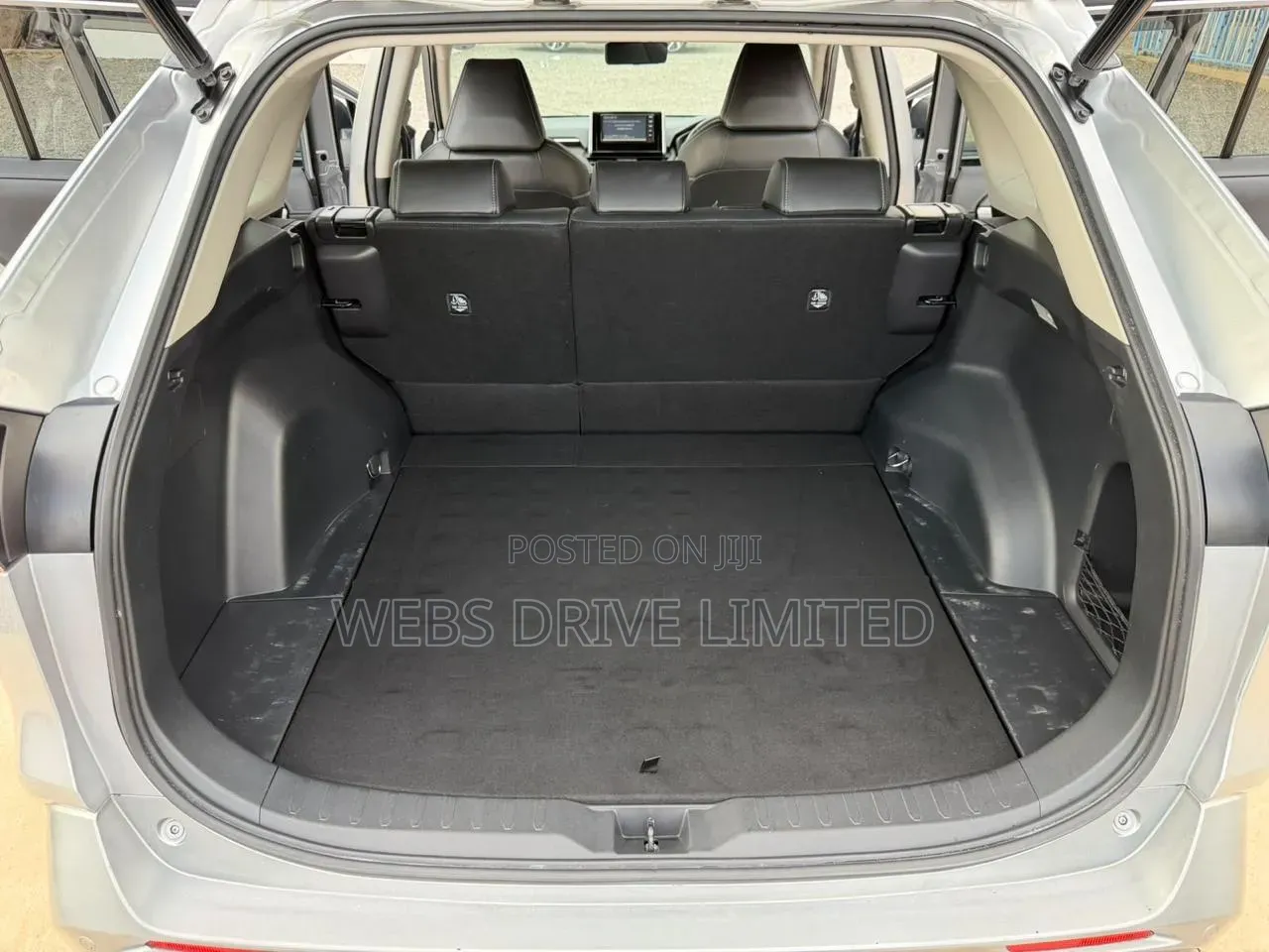 Toyota RAV4 LE AWD 2019 Silver