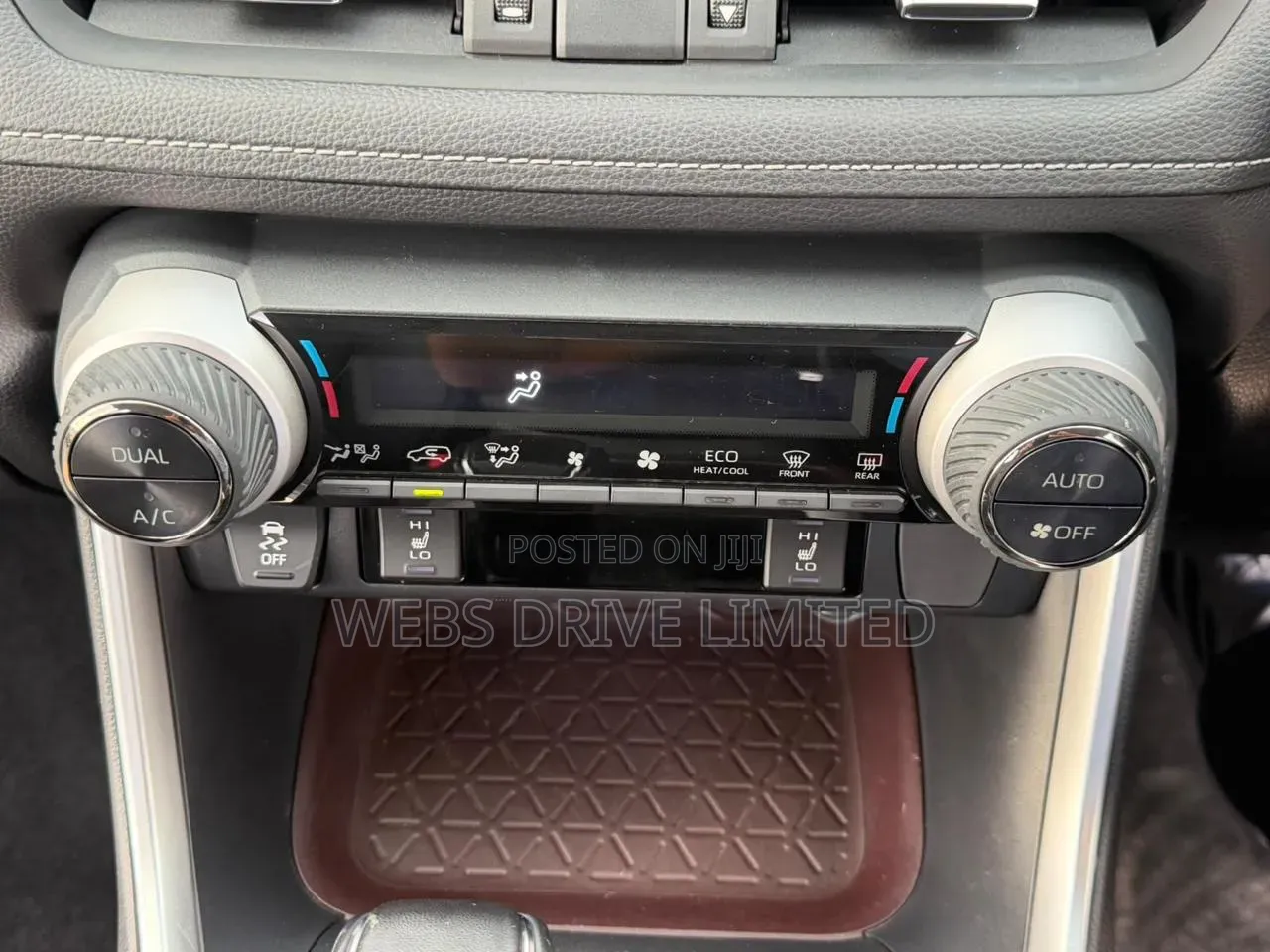 Toyota RAV4 LE AWD 2019 Silver