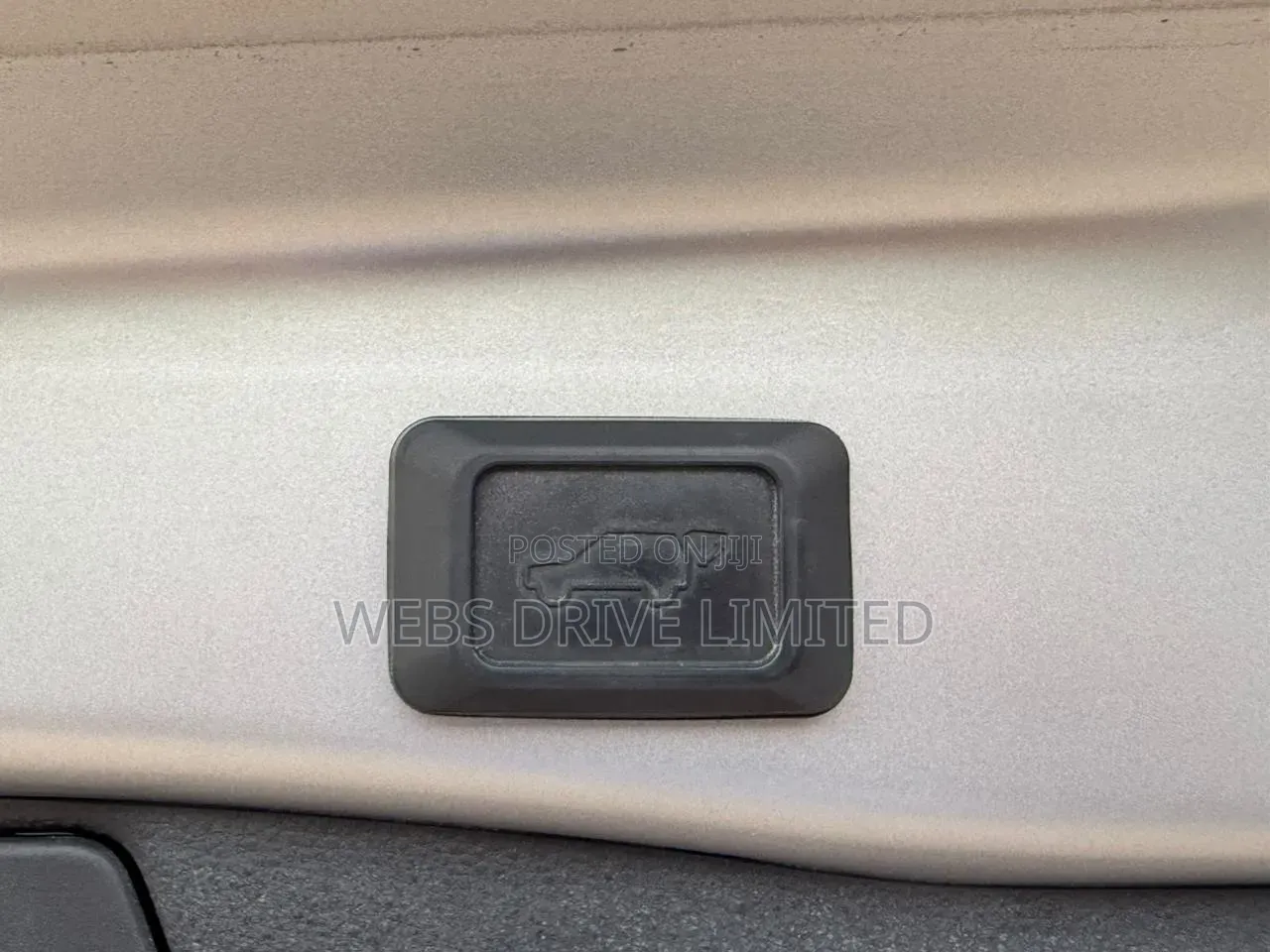 Toyota RAV4 LE AWD 2019 Silver