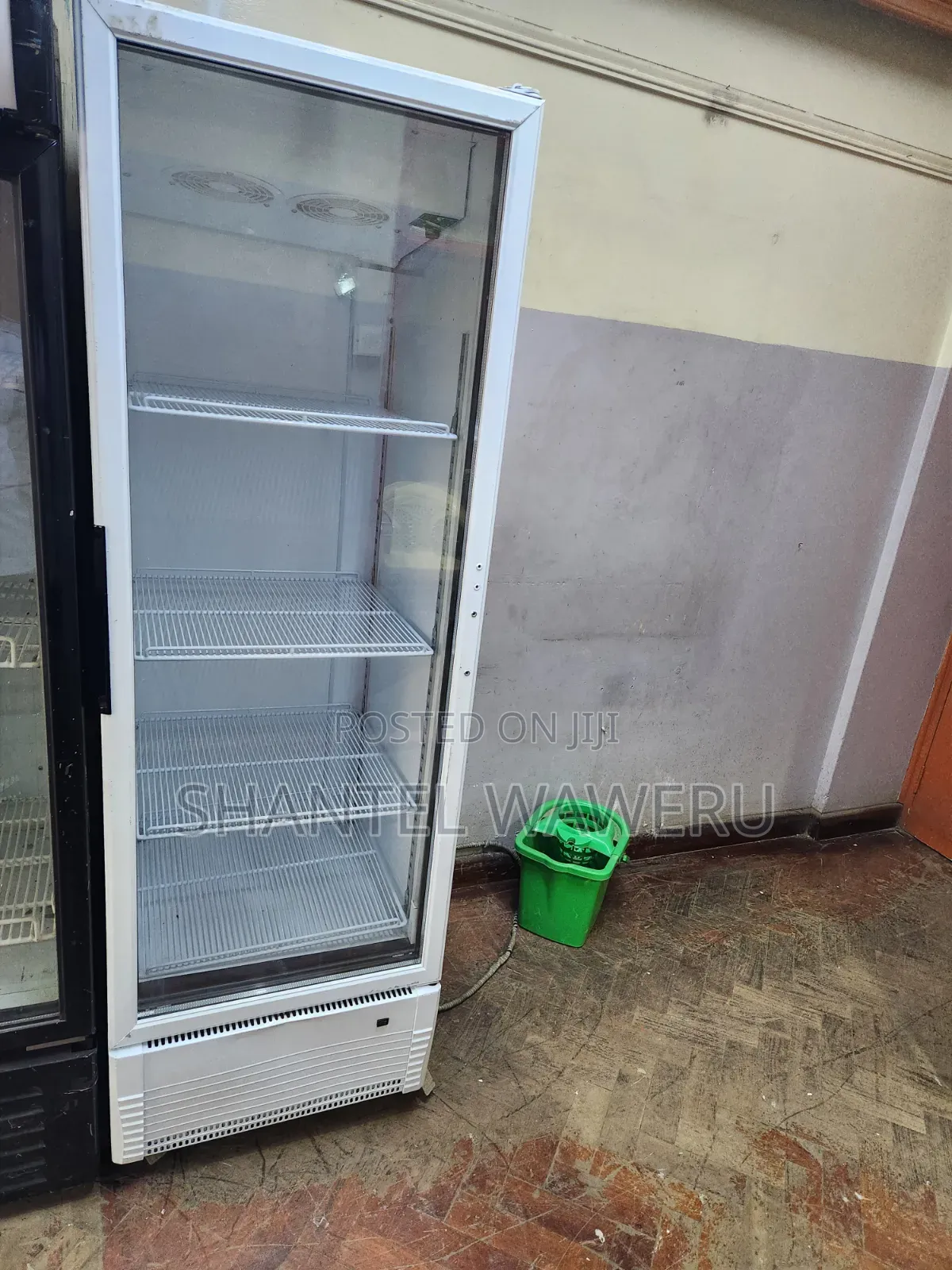 Black 400litres Mirror One Display