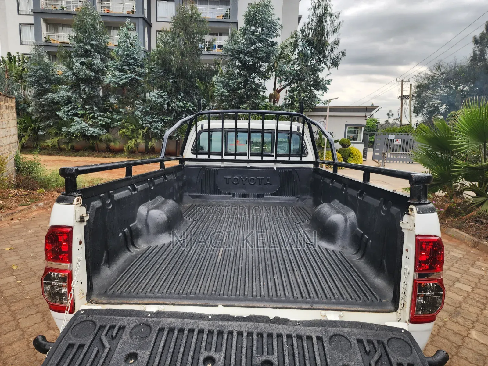 Toyota Hilux 2014 White