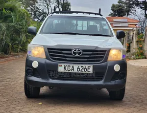 Toyota Hilux 2014 White