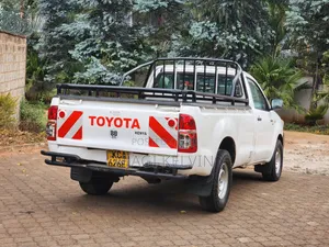 Toyota Hilux 2014 White