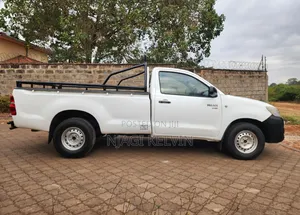 Toyota Hilux 2014 White