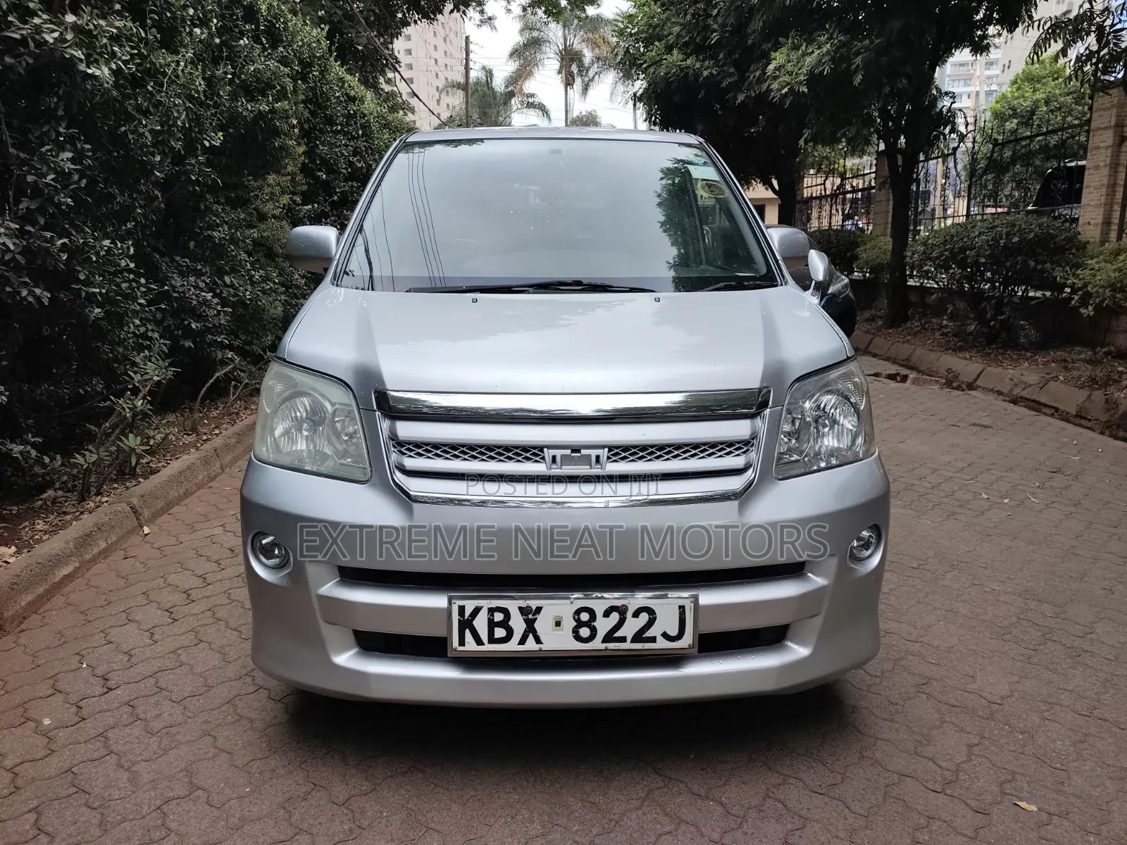 Toyota Noah 2.0 FWD (8 Seater) 2006 Silver