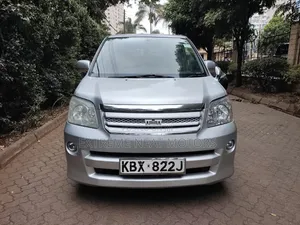 Toyota Noah 2.0 FWD (8 Seater) 2006 Silver