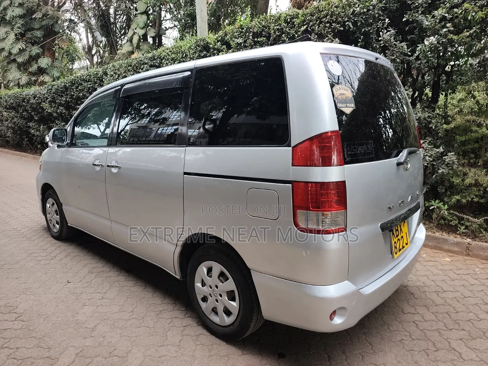 Toyota Noah 2.0 FWD (8 Seater) 2006 Silver