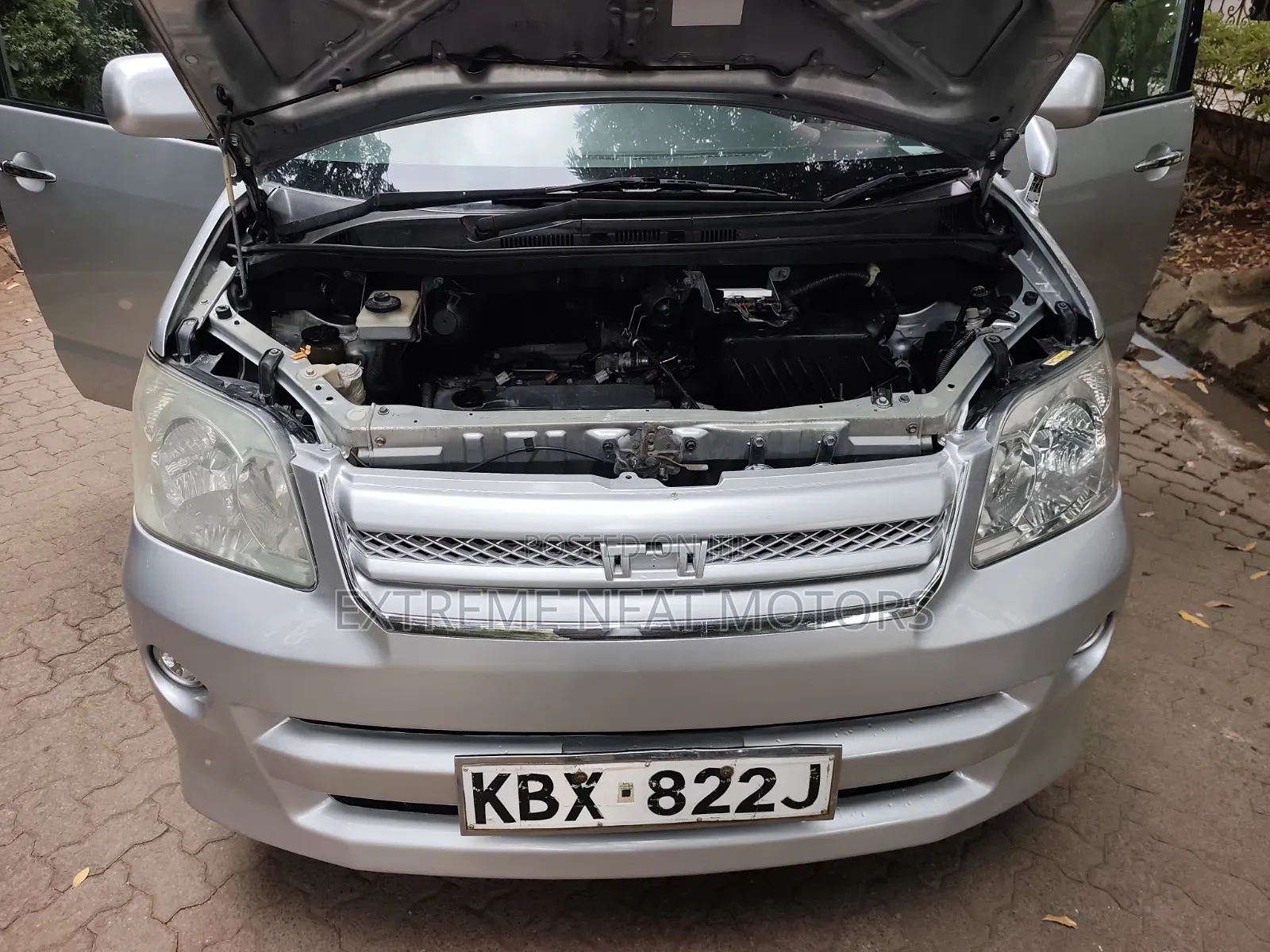Toyota Noah 2.0 FWD (8 Seater) 2006 Silver