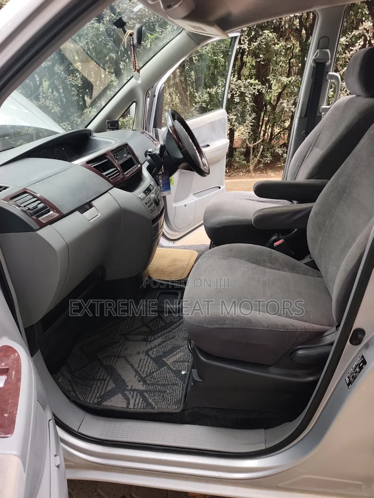 Toyota Noah 2.0 FWD (8 Seater) 2006 Silver