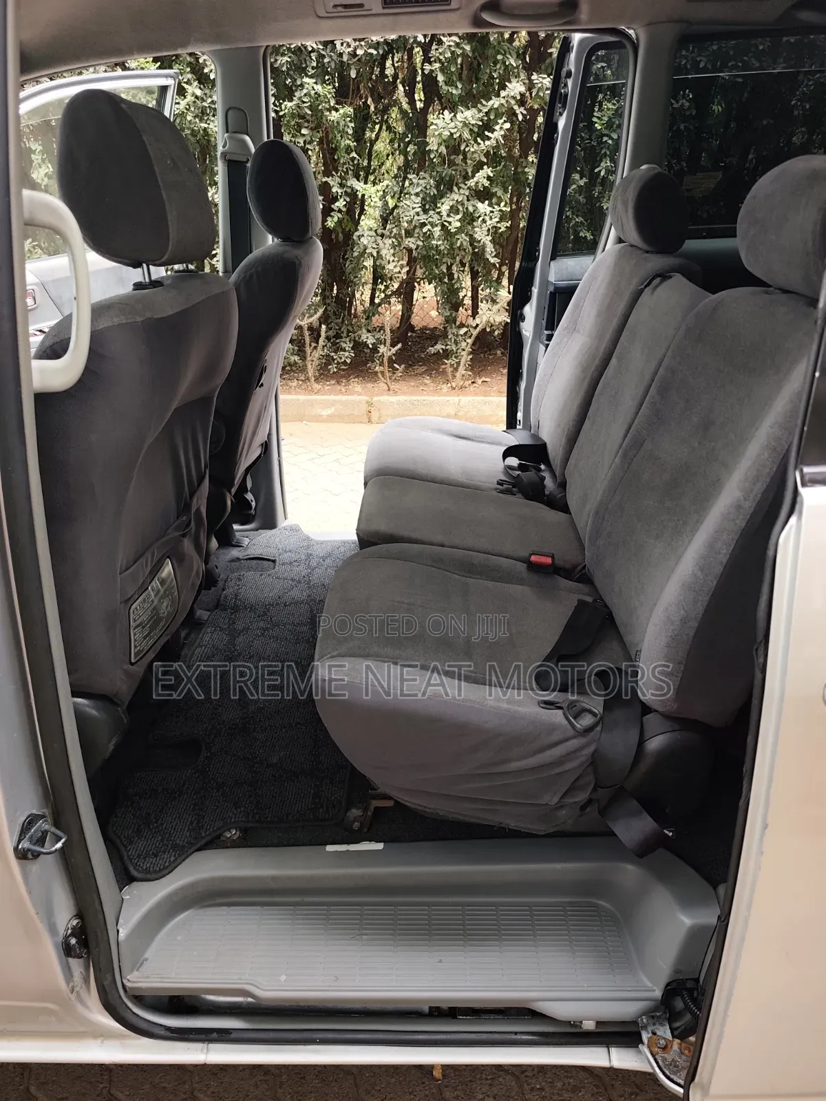 Toyota Noah 2.0 FWD (8 Seater) 2006 Silver