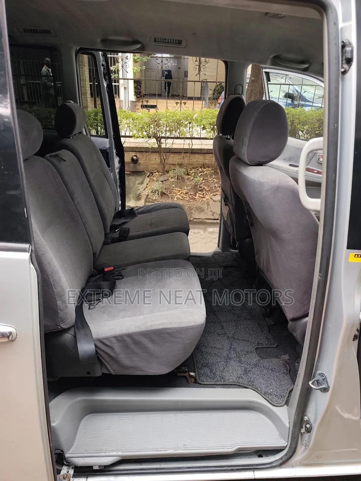 Toyota Noah 2.0 FWD (8 Seater) 2006 Silver