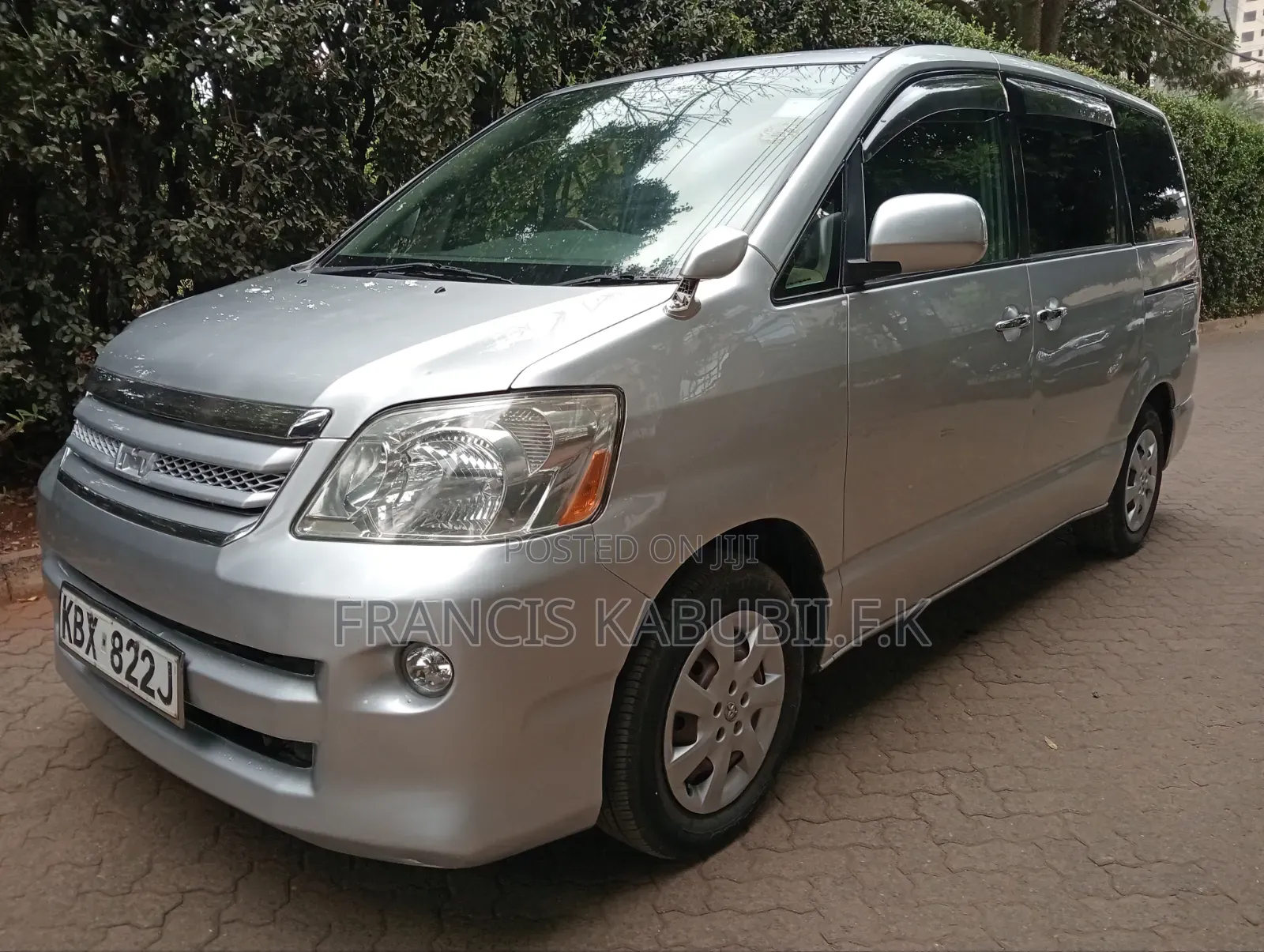Toyota Noah 2.0 FWD (8 Seater) 2006 Silver