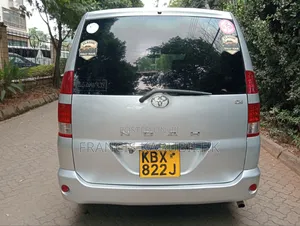 Toyota Noah 2.0 FWD (8 Seater) 2006 Silver