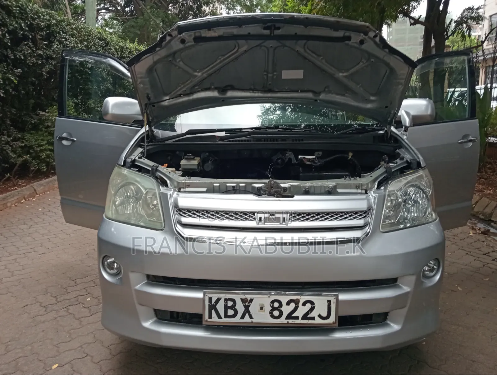 Toyota Noah 2.0 FWD (8 Seater) 2006 Silver