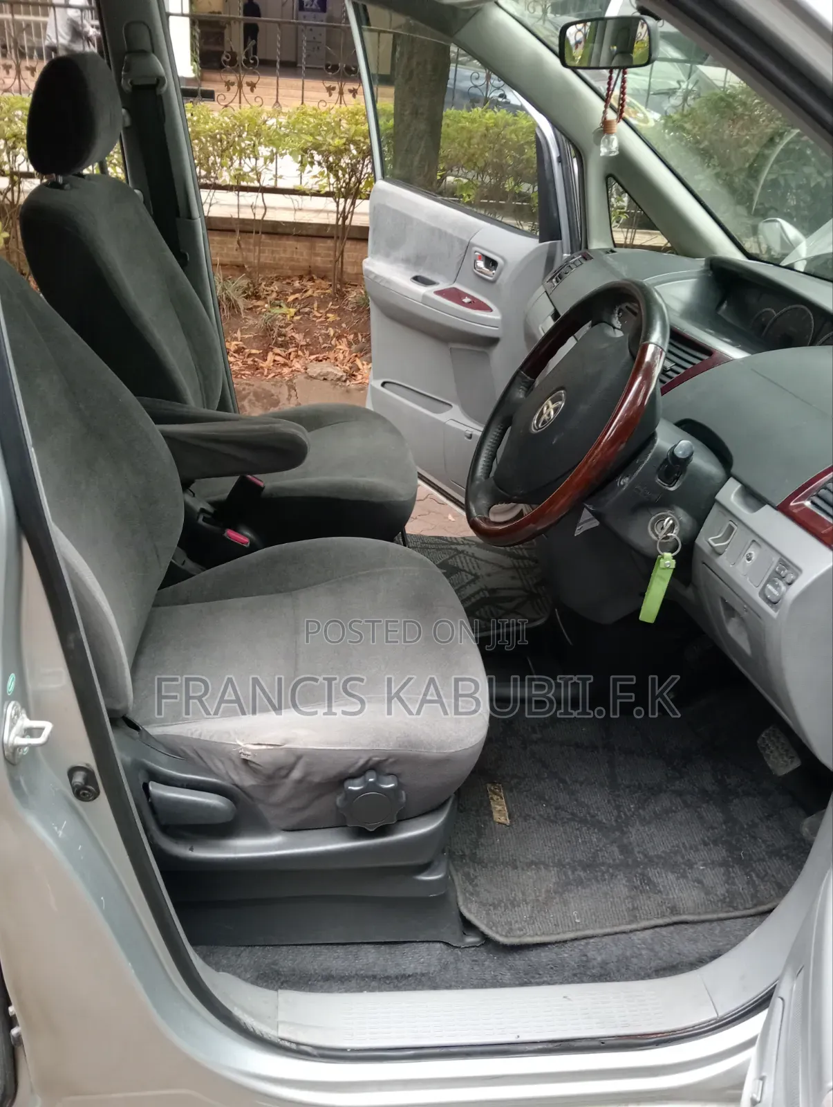Toyota Noah 2.0 FWD (8 Seater) 2006 Silver