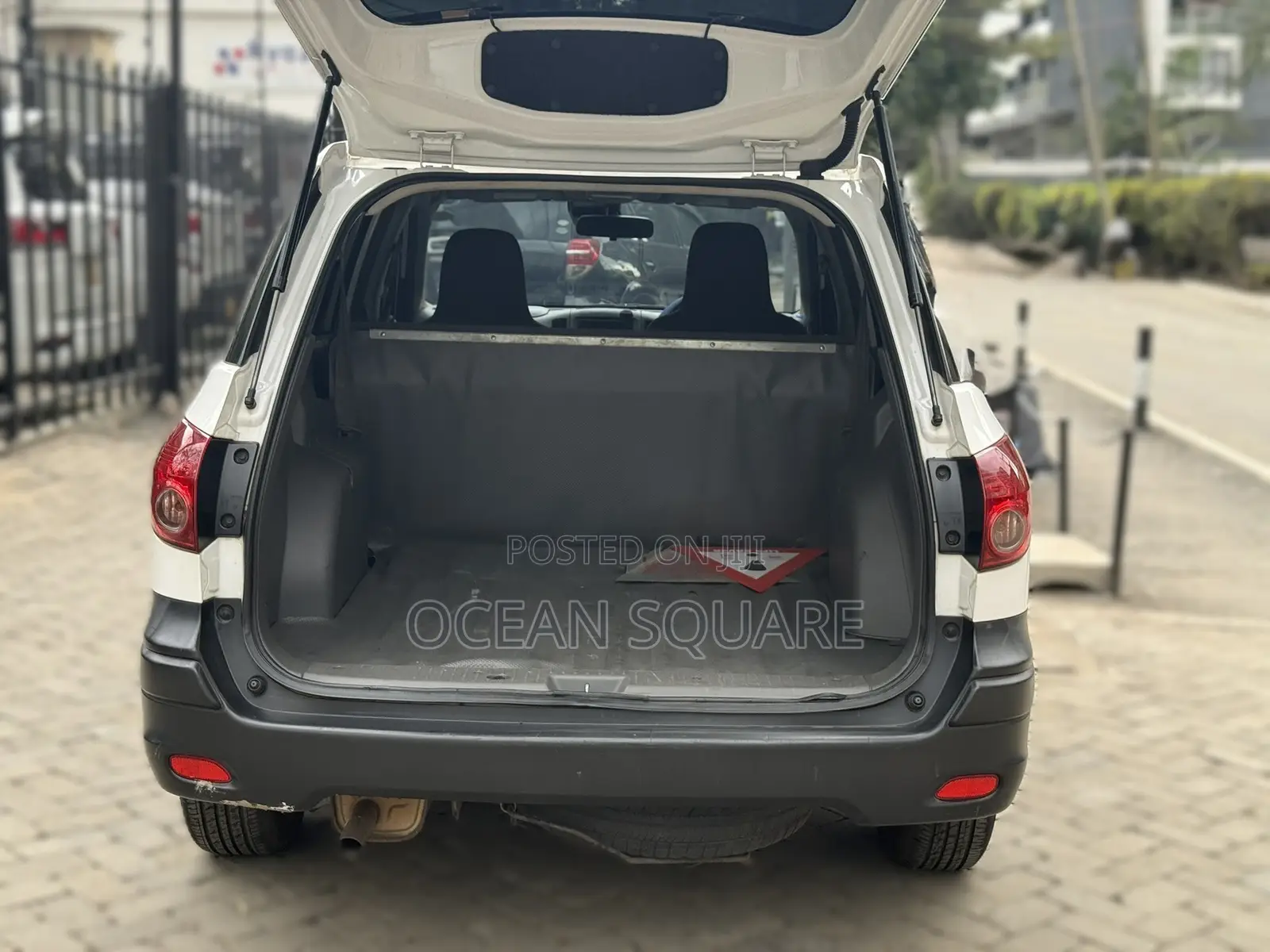 Nissan Advan 2017 White