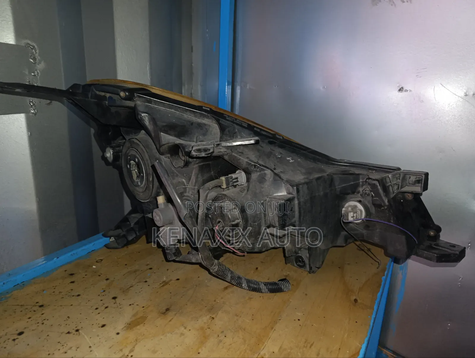 Wingroad Y12 Non-Xenon Headlight