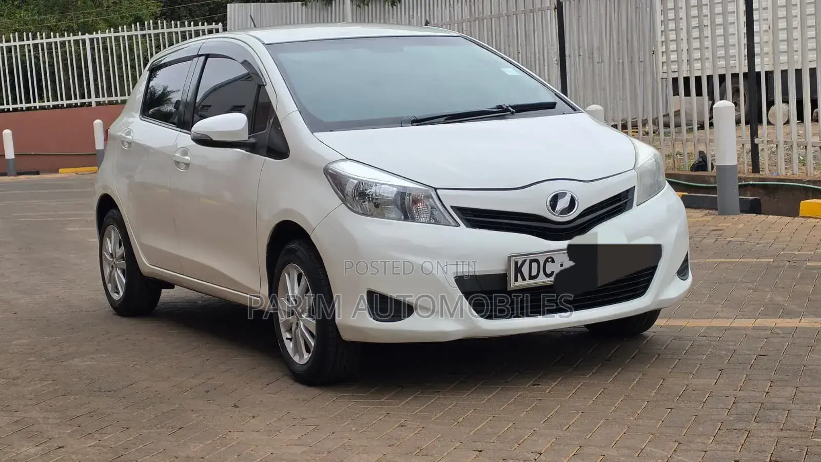 Toyota Vitz 2013 White