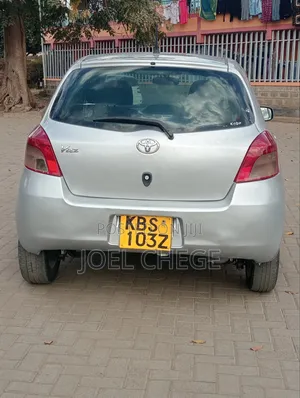Toyota Vitz 2005 Silver