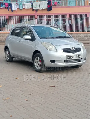 Toyota Vitz 2005 Silver