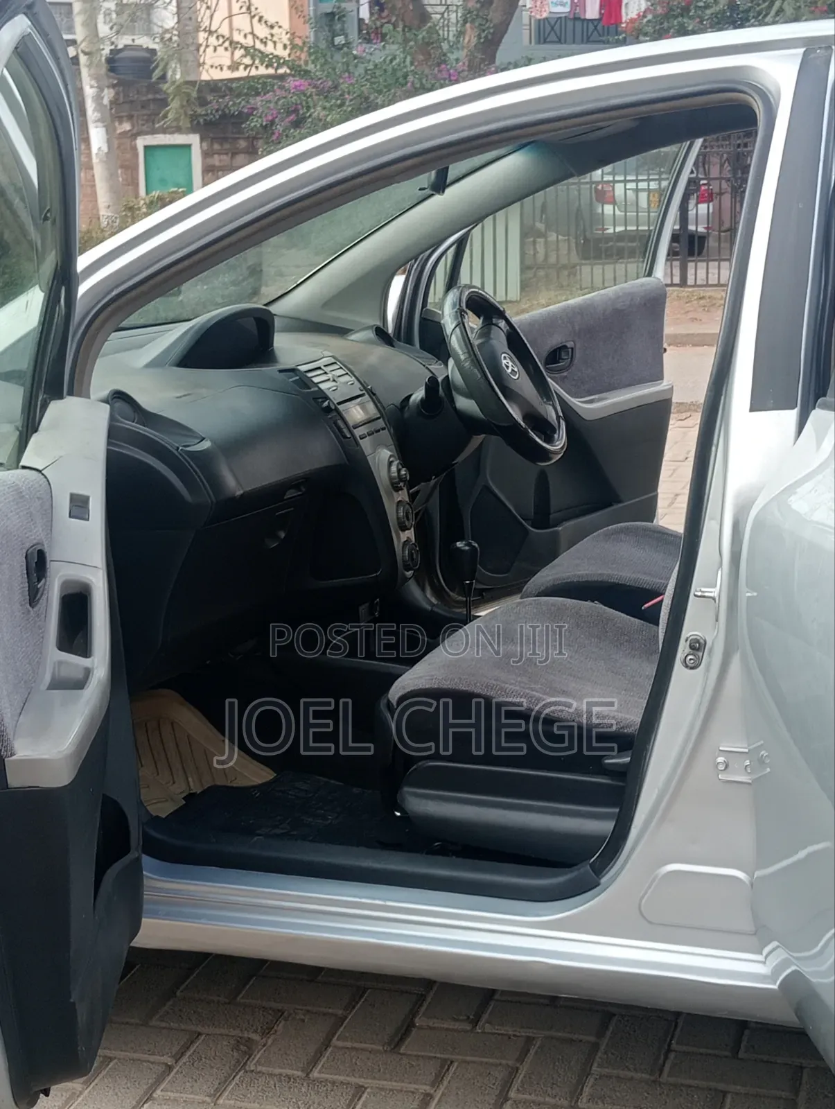Toyota Vitz 2005 Silver
