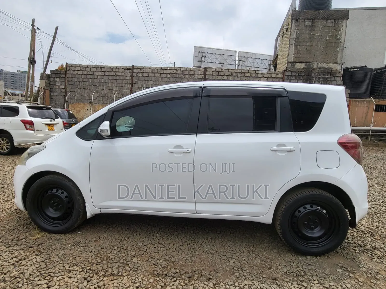 Toyota Ractis 1.3 FWD 2010 White