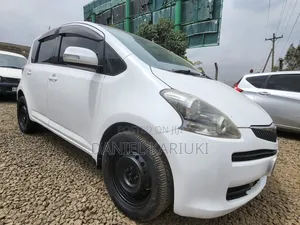 Toyota Ractis 1.3 FWD 2010 White