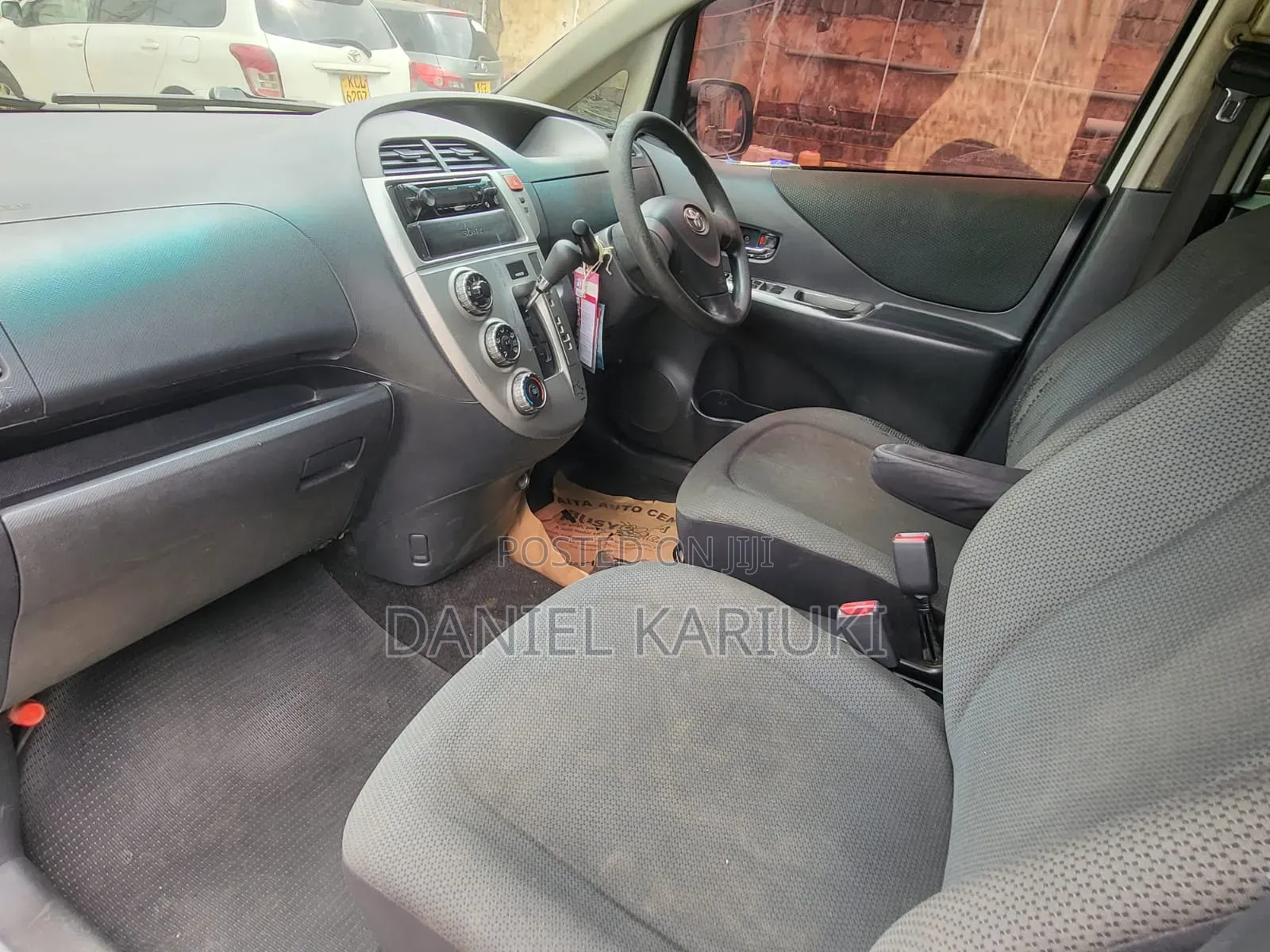 Toyota Ractis 1.3 FWD 2010 White