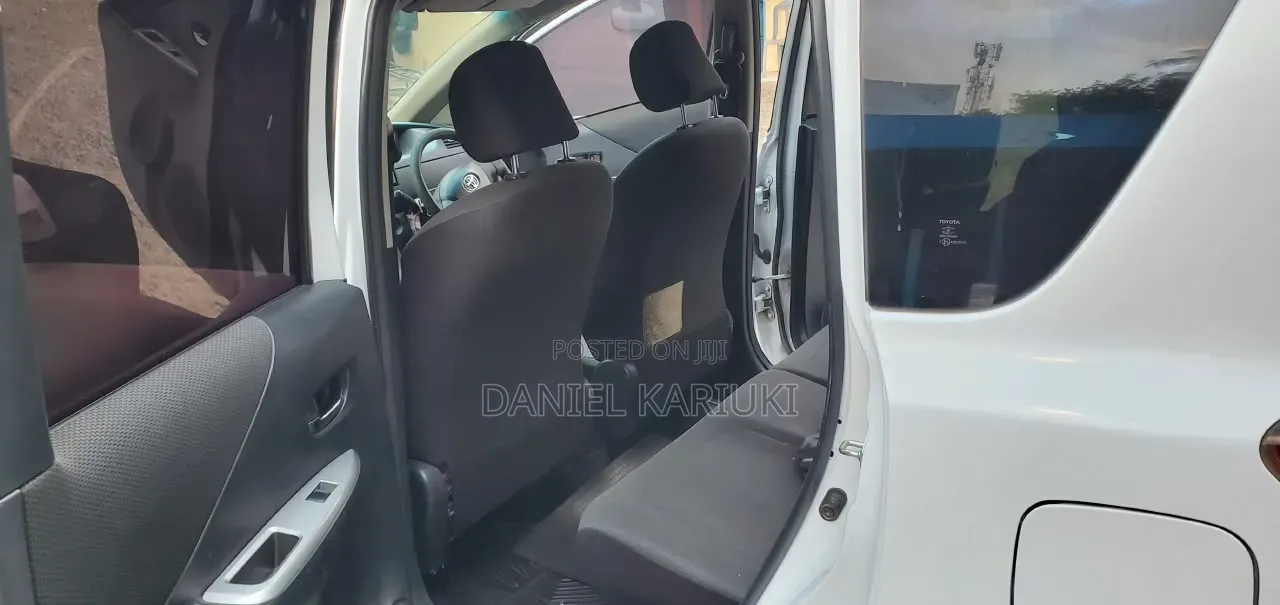 Toyota Ractis 1.3 FWD 2010 White