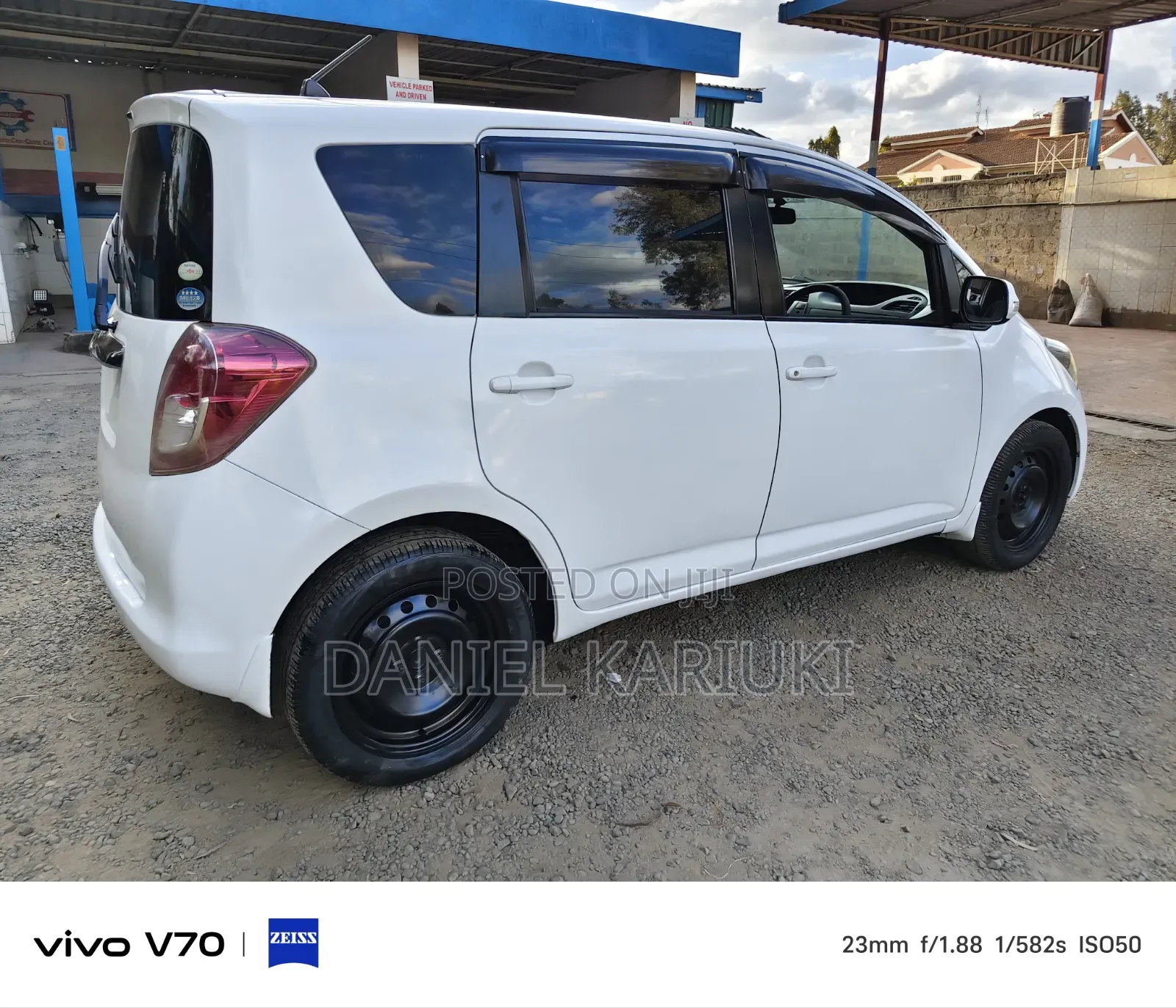 Toyota Ractis 1.3 FWD 2010 White