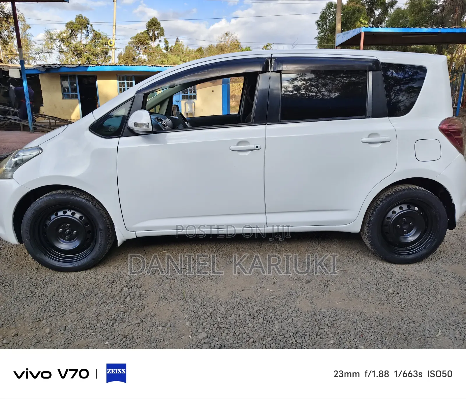 Toyota Ractis 1.3 FWD 2010 White