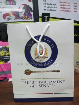 Bespoke Kraft Paper Gift Bags With High-Definition Printing