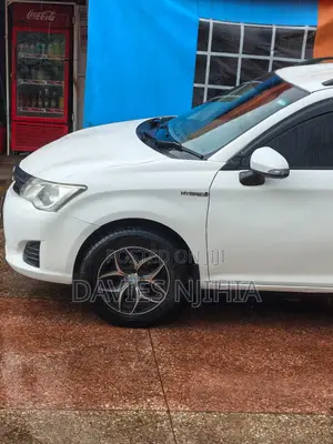 Toyota Corolla Fielder 1.5 Hybrid FWD 2014 White