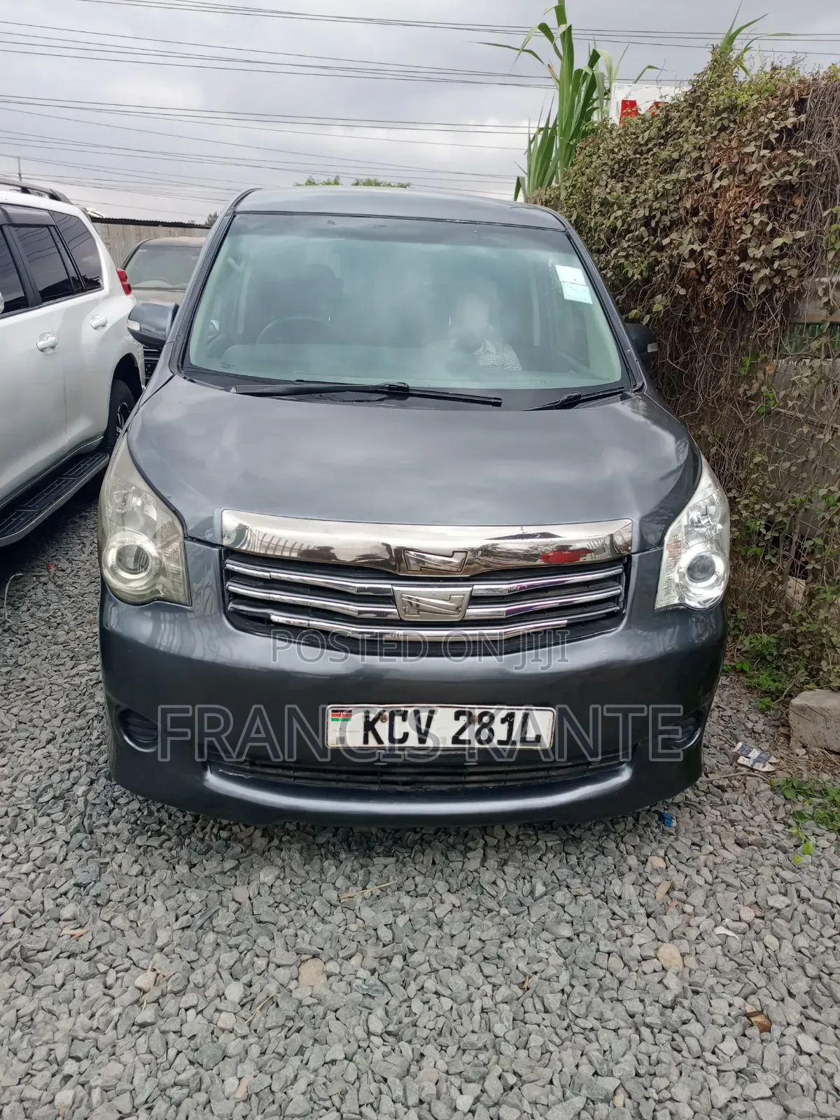 Toyota Noah 2013 Gray