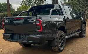 Toyota Hilux 2022 Black