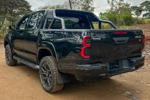 Toyota Hilux 2022 Black