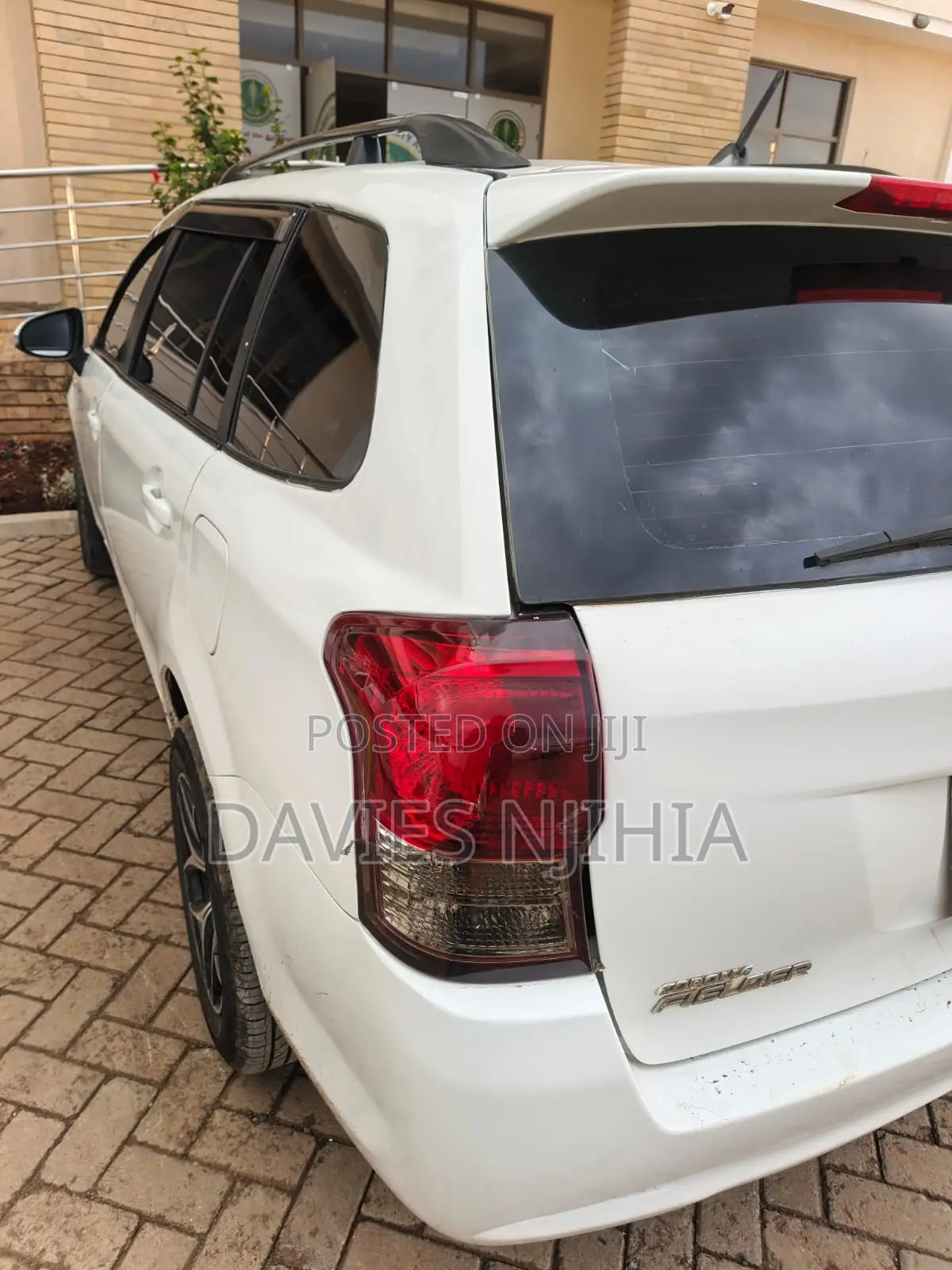Toyota Corolla Fielder 1.5 Hybrid FWD 2014 White