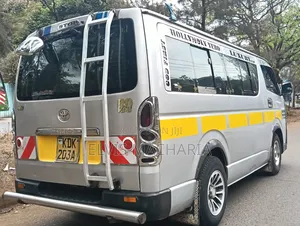 Toyota HiAce 2013 Silver