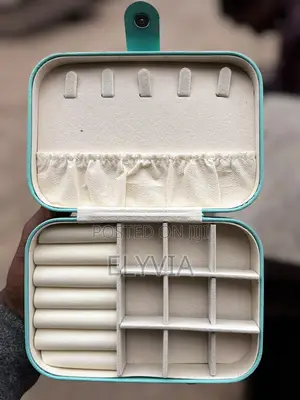 Tiff-Blue Jewelry Box
