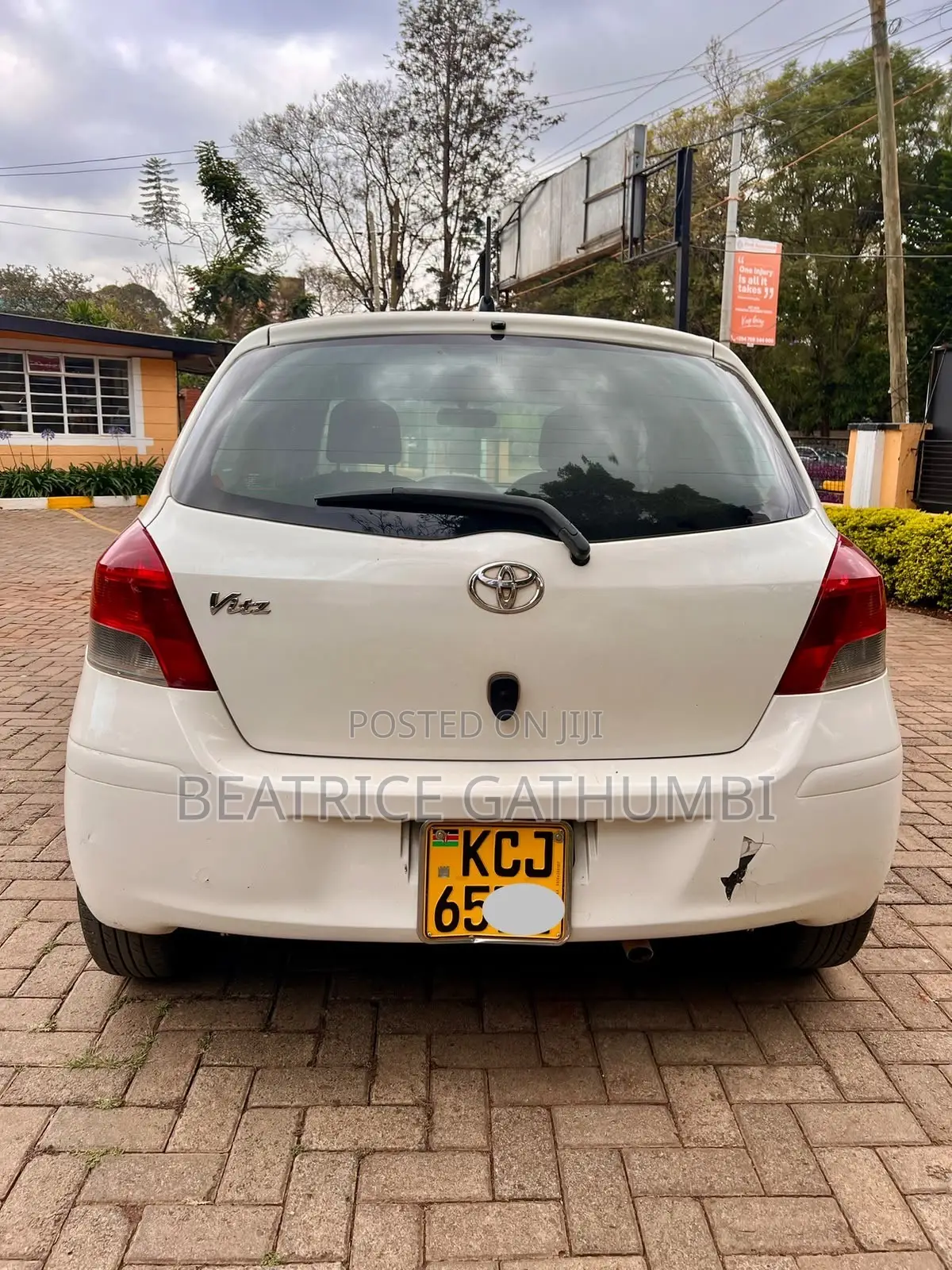 Toyota Vitz 2009 White