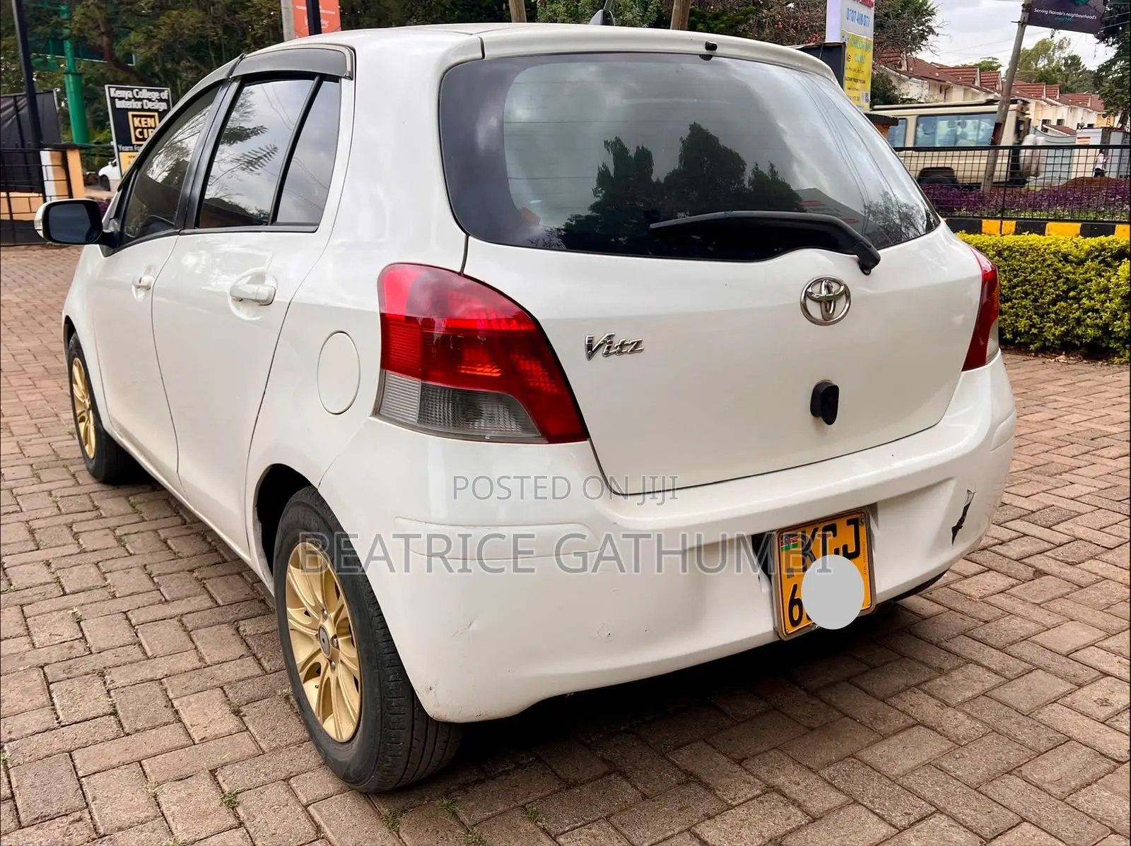 Toyota Vitz 2009 White