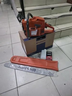 272XP Original Husqvarna 2 Stroke Petrol Chain Saw
