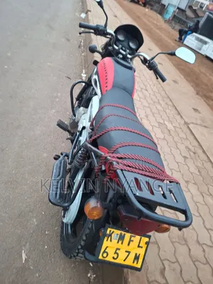Bajaj Boxer 150 UG 2021 White