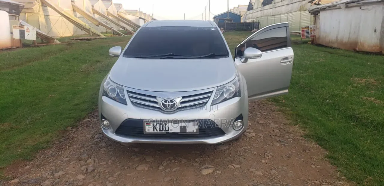 Toyota Avensis 2014 Silver