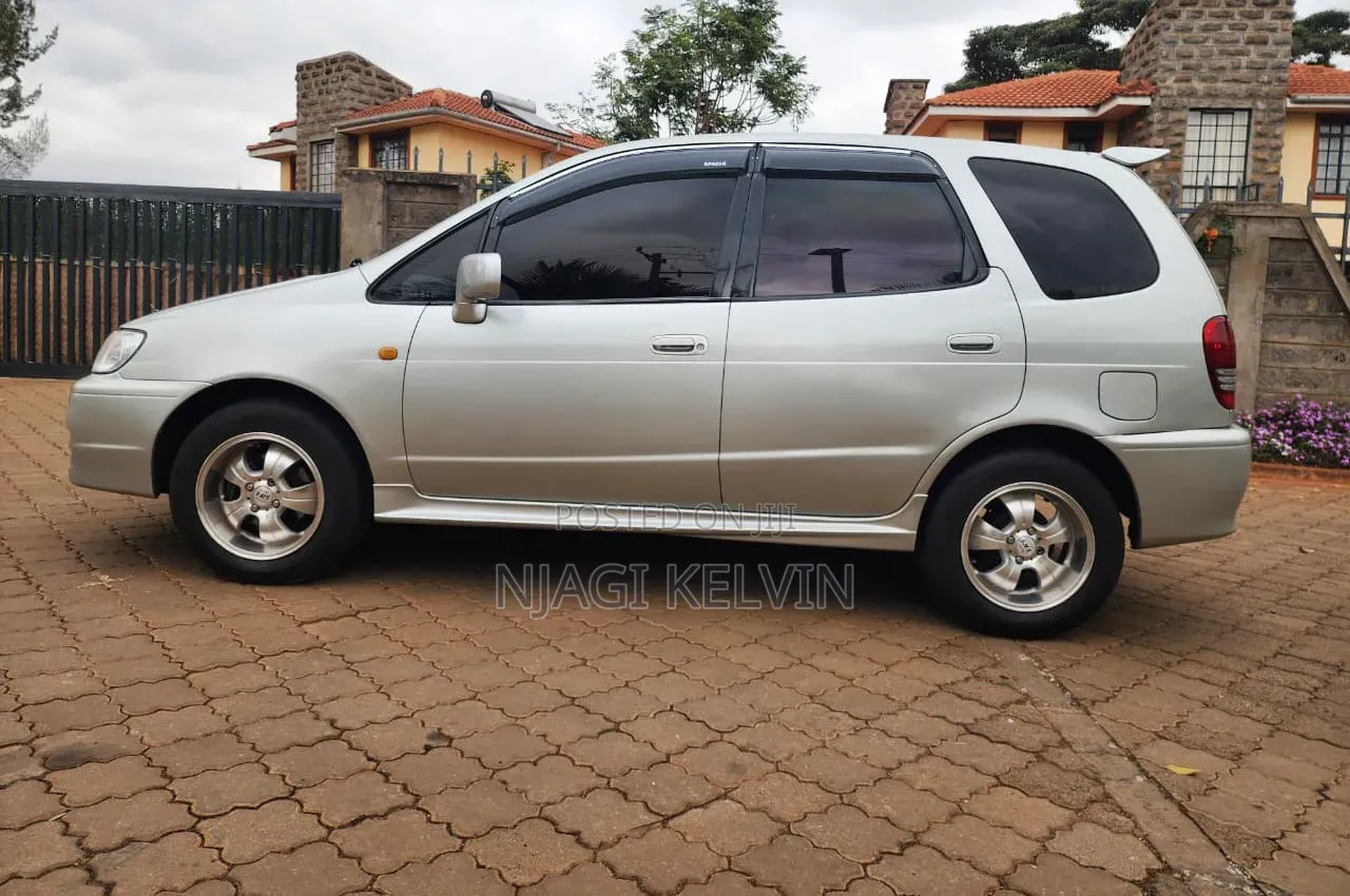 Toyota Corolla Spacio 2000 Silver
