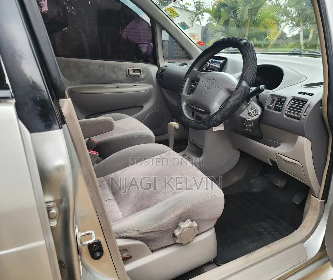 Toyota Corolla Spacio 2000 Silver